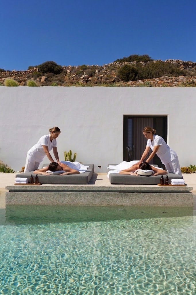 Poolside massage treatment
