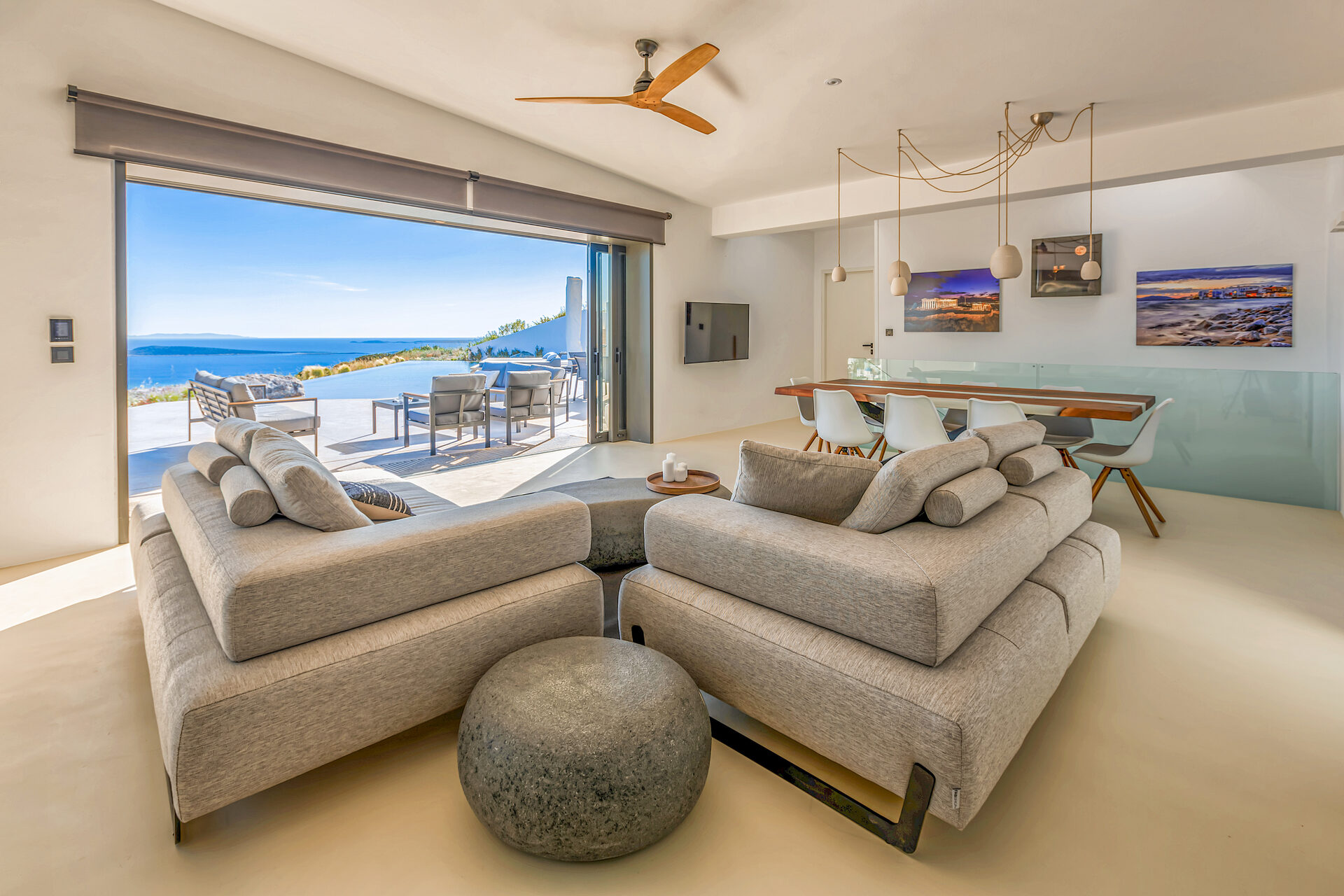Living room with sea view, daytime